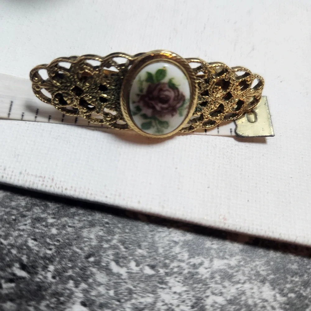 Vintage Gold Tone Filigree Rose Porcelain Cabochon Hair‎ Barrette French Clip